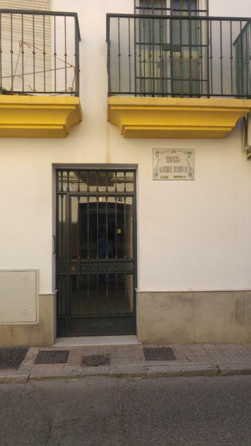Calle Rubinos, 31 Apartment
